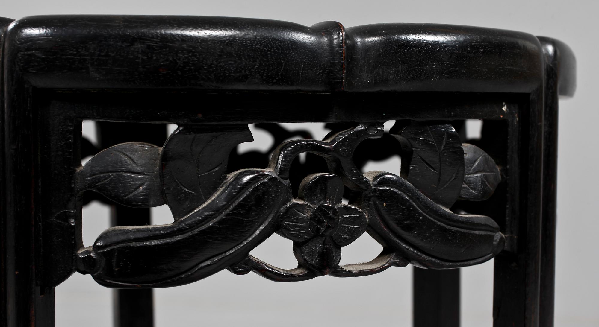 PIEDESTALBORD, orientaliskt, 1900-talets första hälft.