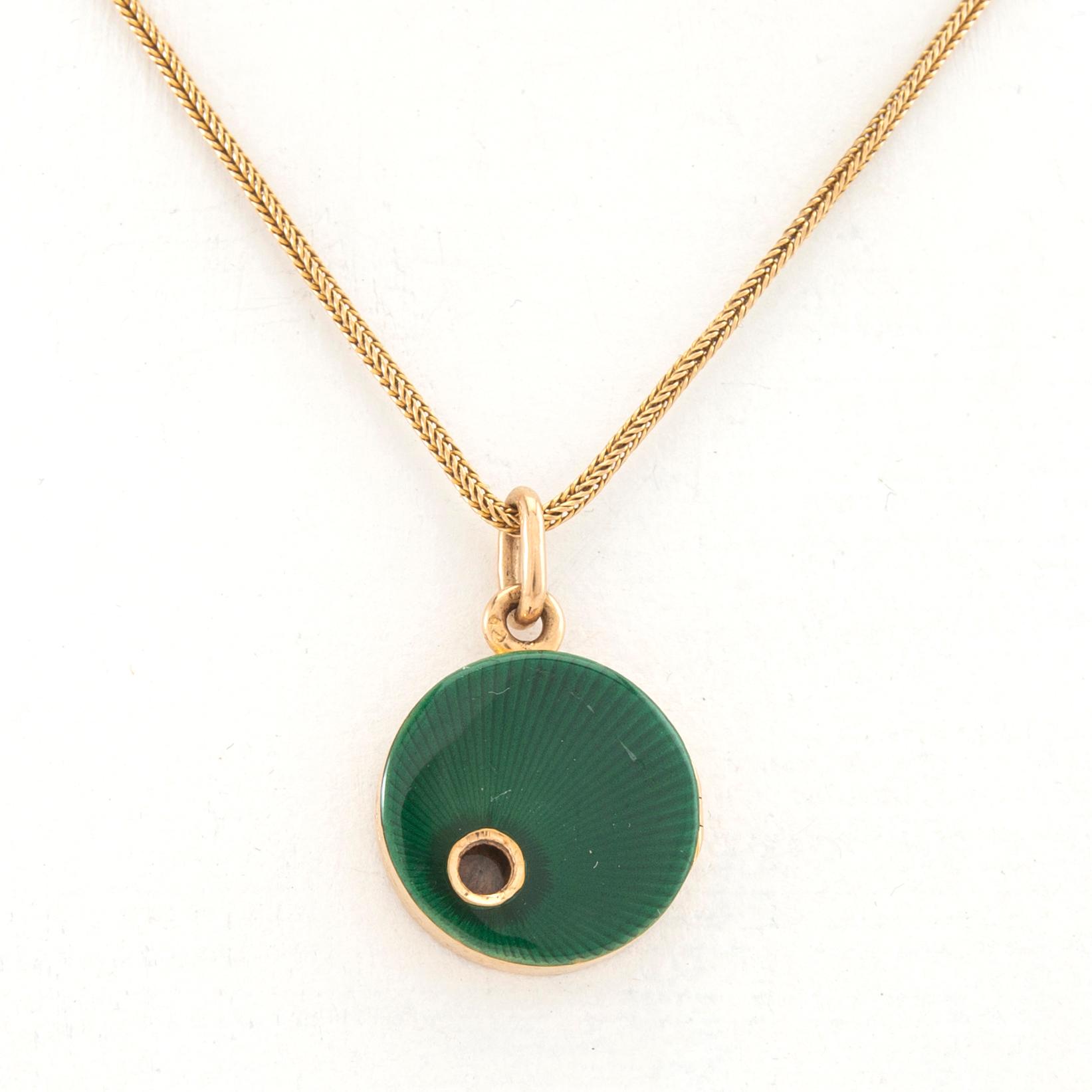 Halsband 18K guld med berlock.