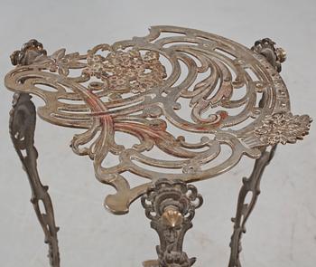 PIEDESTAL, jugend, vitmetall, 1900-talets första kvartal.