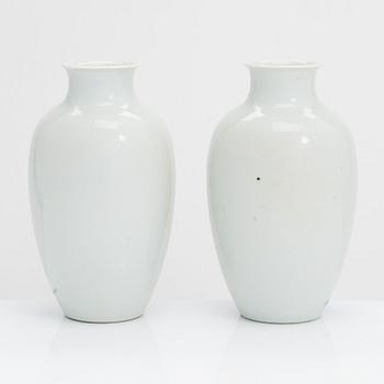 A pair of Chinese blue and white porcelain vases, 20th-century.