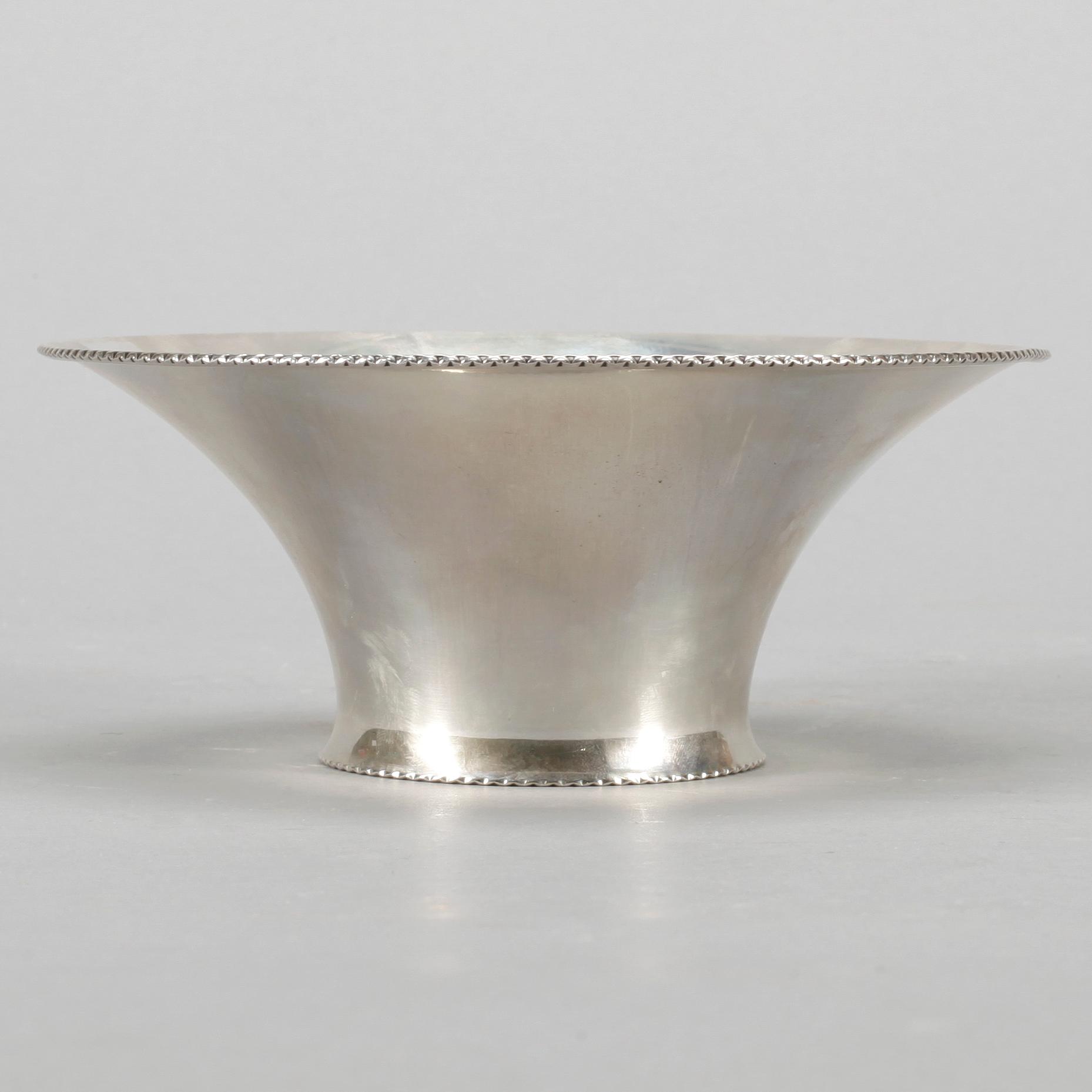 SKÅL, silver, C G Hallberg, Stockholm, 1937. Vikt ca 124 gram.