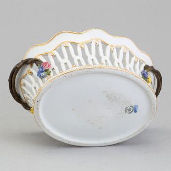 A porcelain bowl from Royal Copenhagen, Denmark, 1889-1922.