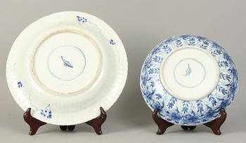 TALLRIK samt SKÅLFAT, porslin, Kina, 1700-tal.