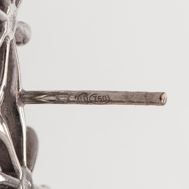 Kalevala Koru, a pair of 18K gold 'Polaris' earrings with brilliant-cut diamonds, Kirsti Doukas.