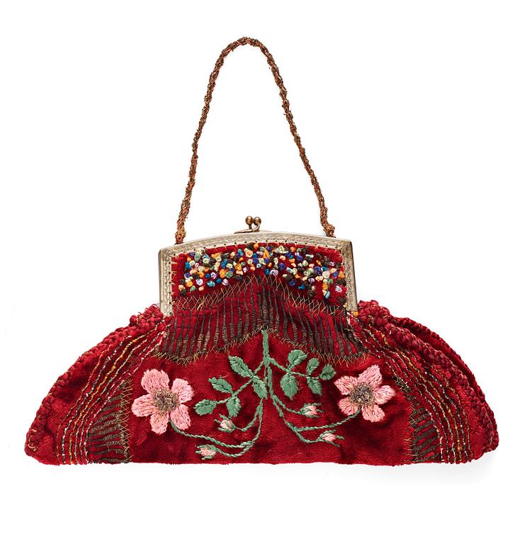 Anna Casparsson, EMBROIDERED HANDBAG, height ca 14 cm, width ca 26,5 cm, designed and embroidered by Anna Casparsson.