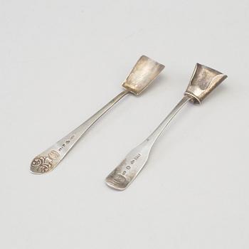 A mustard pot, a pepper pot, a salt cellar, silver, London, England, early 20th century. Weigth ca 412 grams.