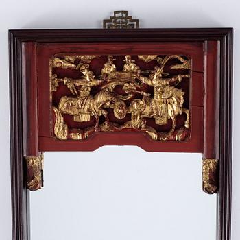 Spegel, lackerat trä. Kina, 1900-tal.