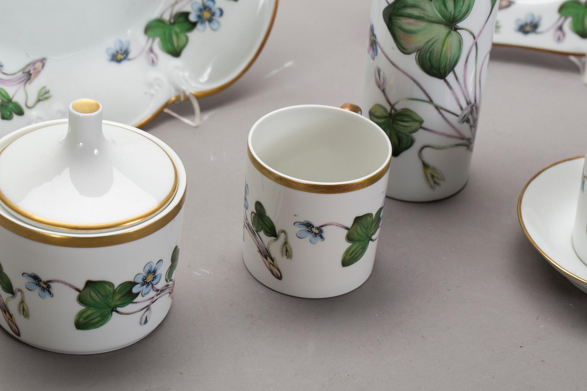 KAFFESERVIS, porslin, 30 delar,  "Anemone Hepatica", Hackefors.