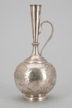 VODKAKARAFF, silver, Ryssland, sekelskiftet 1800/1900-tal. Tot vikt ca 508 g.
