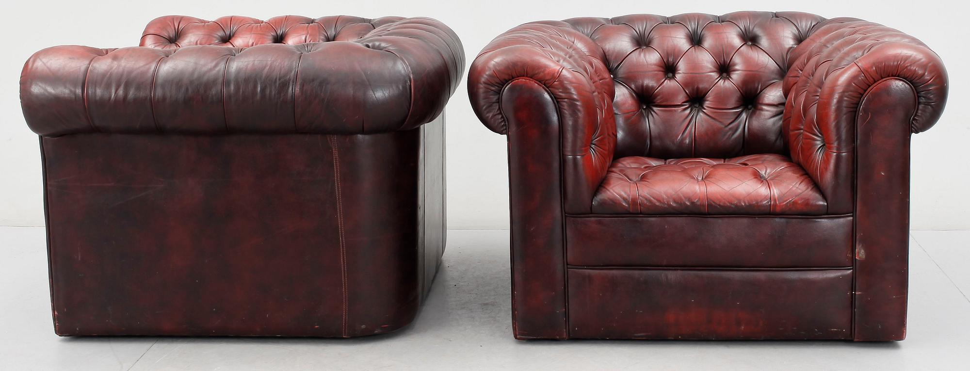 FÅTÖLJER, ett par, Chesterfieldtyp, 1900-talets slut.