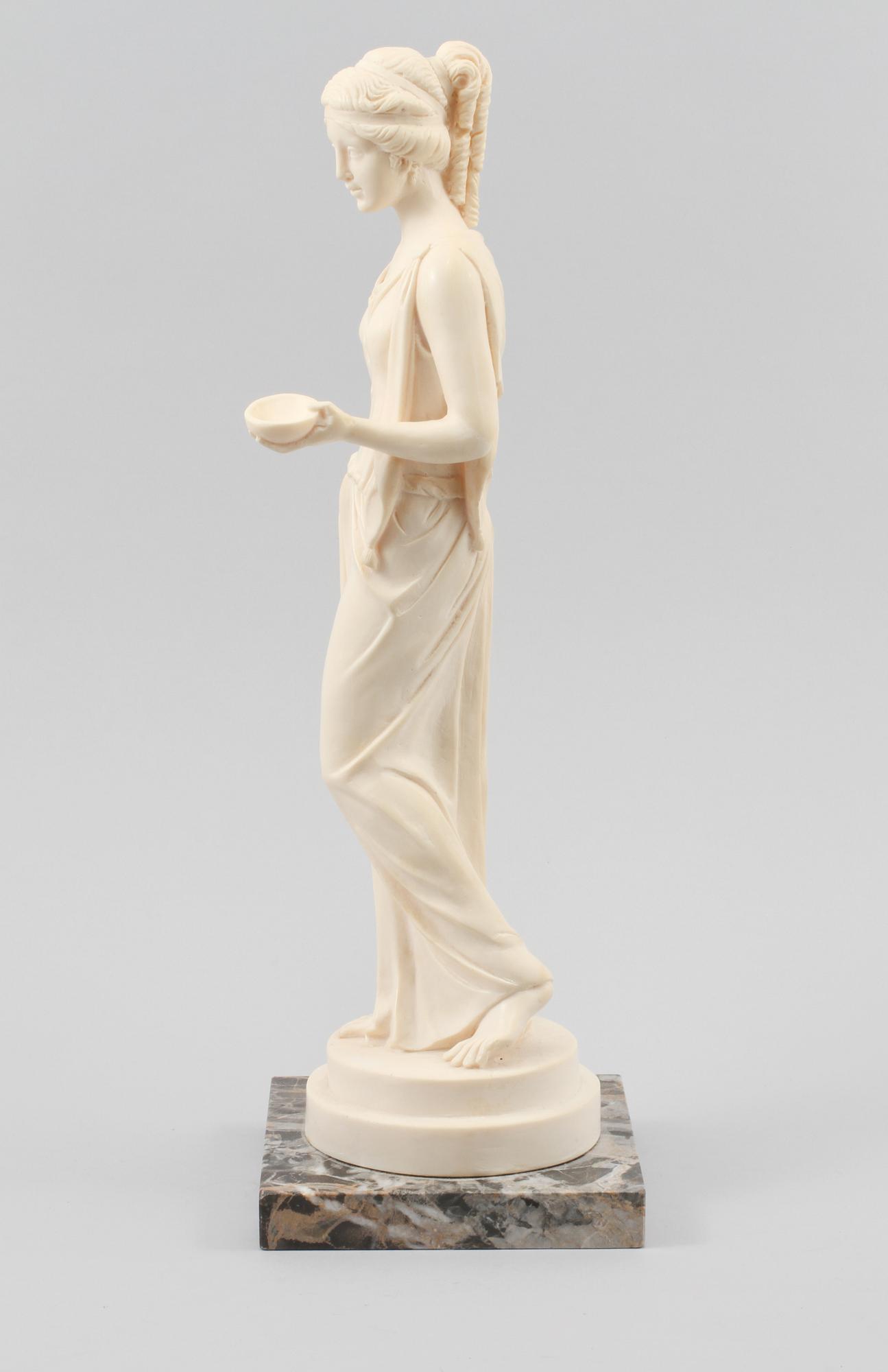 SKULPTUR, konstmassa, efter A. Santini, Italien, omkring 1900-talets mitt.
