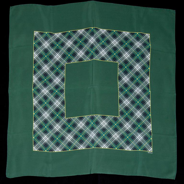 SCARFAR, 2 stycken, Loewe samt Barbour.