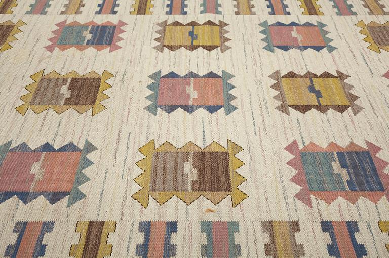 Märta Måås-Fjetterström, matto, "Ljusa plador", flat weave, ca 262 x 161-162,5 cm, signed AB MMF.