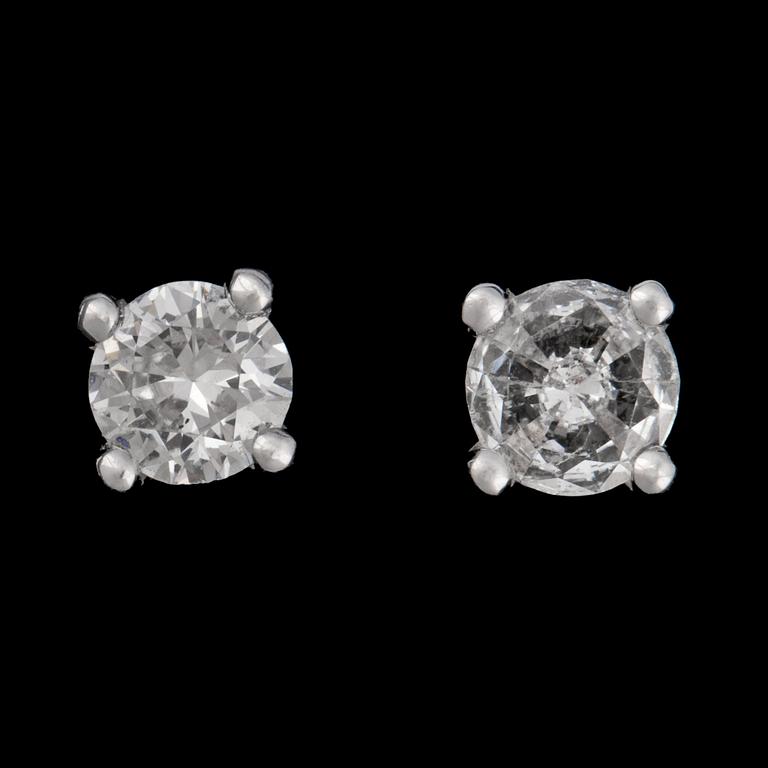 A pair of brilliant cut diamond studs, tot. 0.76 cts.