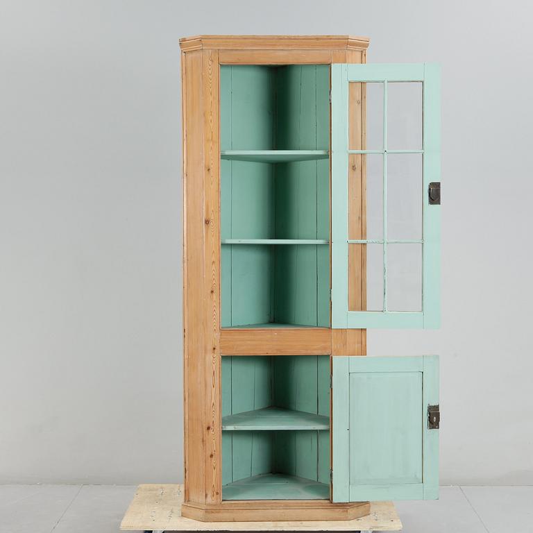 HÖRNSKÅP, 1800-talets början.