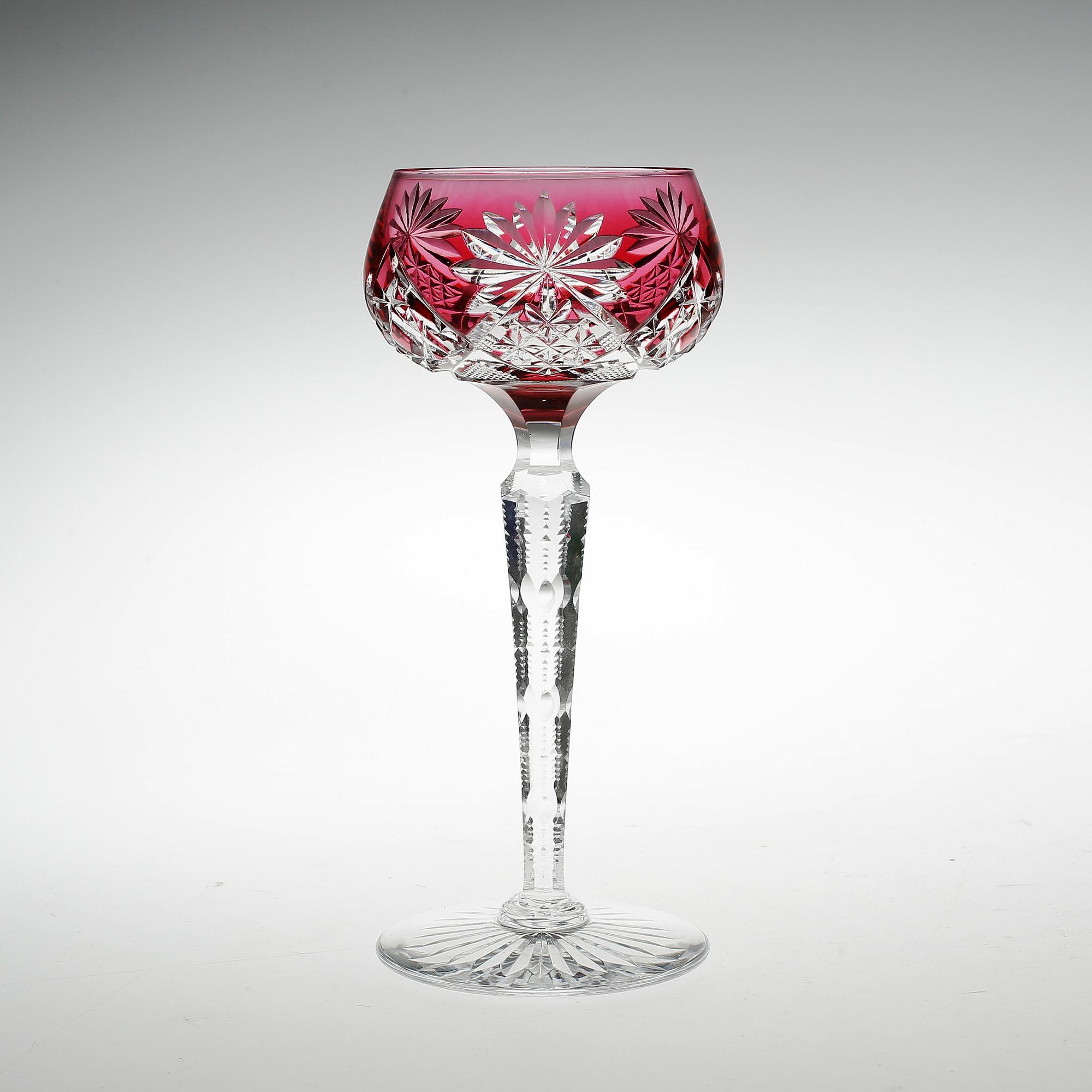 VINGLAS, 8 stycken snarlika, Böhmisk typ, 1900-tal.