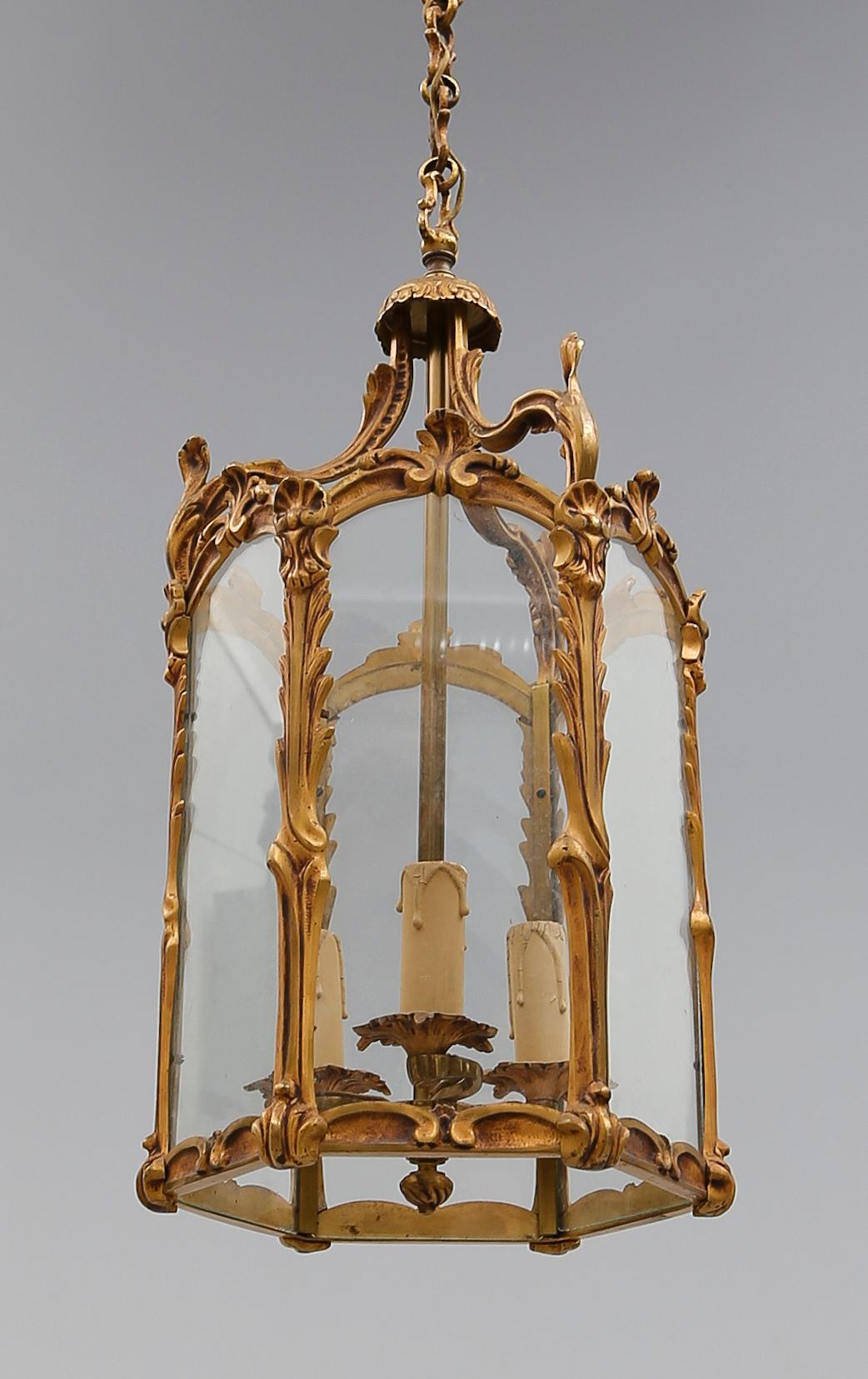 TAKLYKTA, rokokostil, 1900-talets första hälft. Höjd 54 cm.