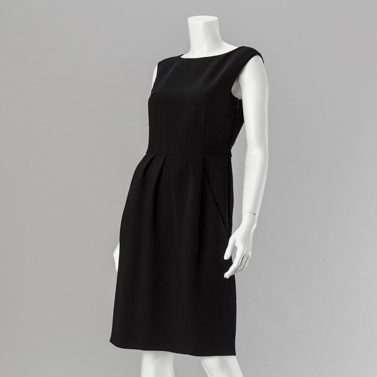 A black dress by Philosophy di Alberta Ferretti.