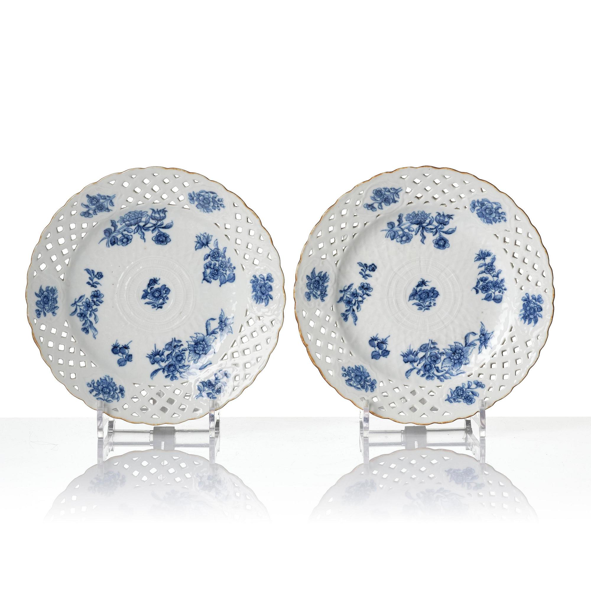 A set of 11 blue and white dessert plates, Qing dynasty, Qianlong (1736-95).