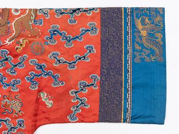 A Chinese embroidered silk robe, late Qing dynasty, 19th century.