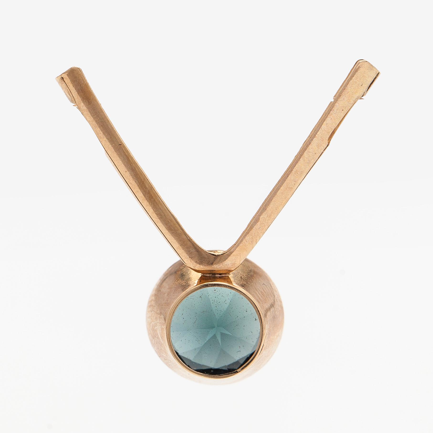 Hänge, 14K guld med syntetisk spinell.