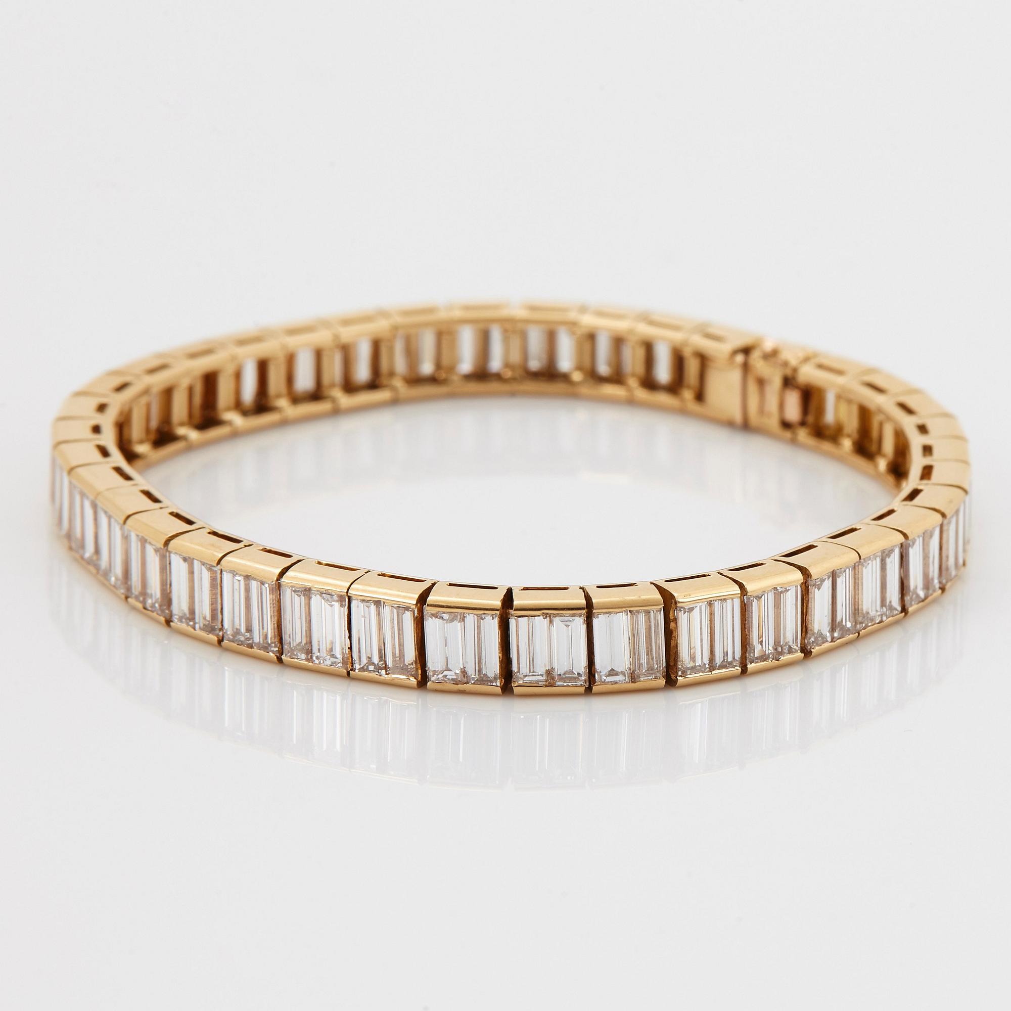 A Van Cleef et Arpels bracelet "Bracelet Baguette".