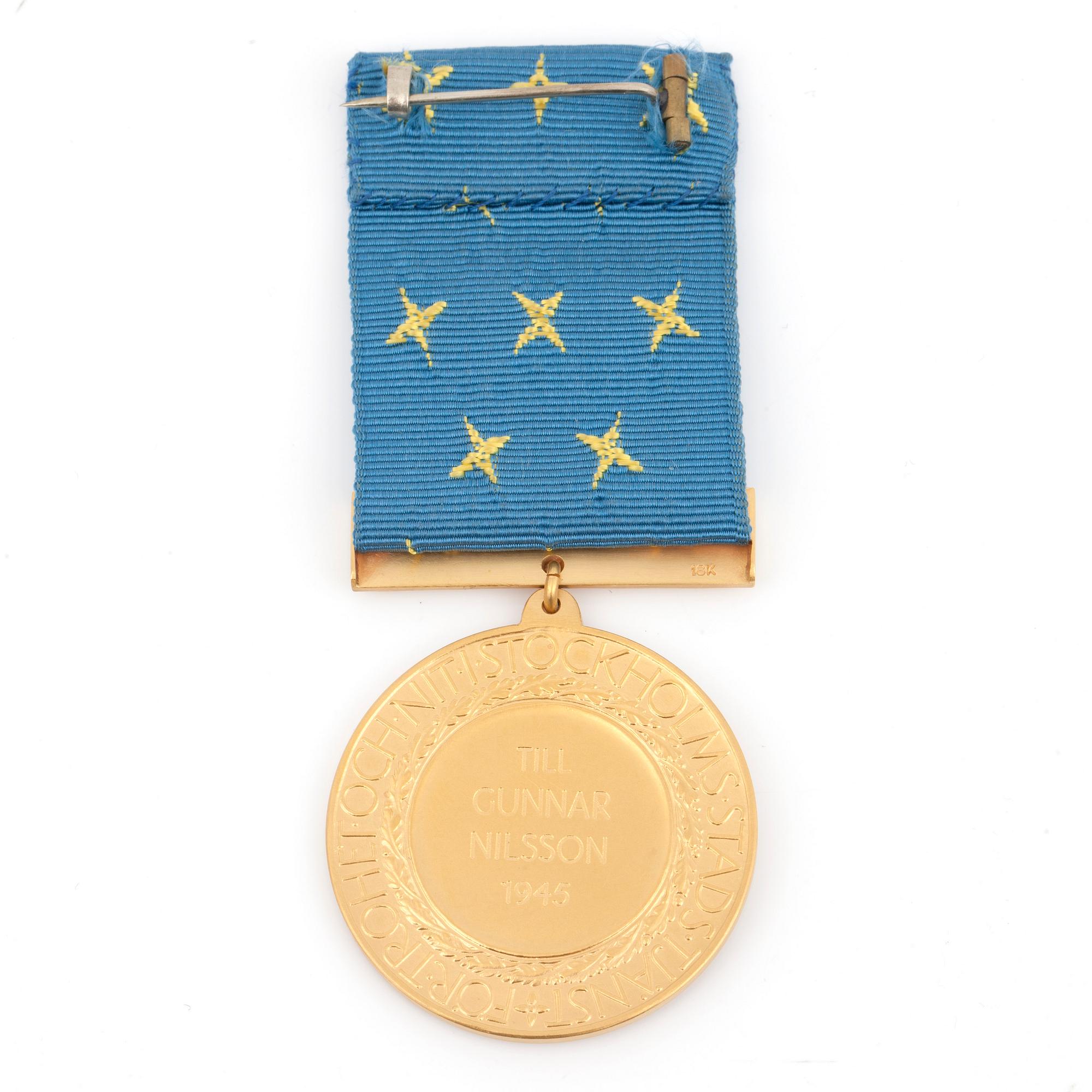 MEDALJ, 18k guld, 1954. Total vikt 40 gram, tot vikt.