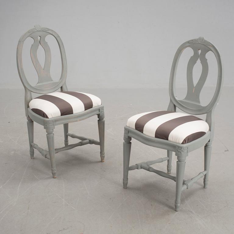 STOLAR, ett par, Gustaviansk stil, 1900-tal.