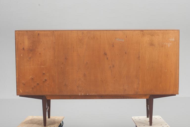 SIDEBOARD, Danmark 1900-talets mitt. Cites-intyg medföljer.