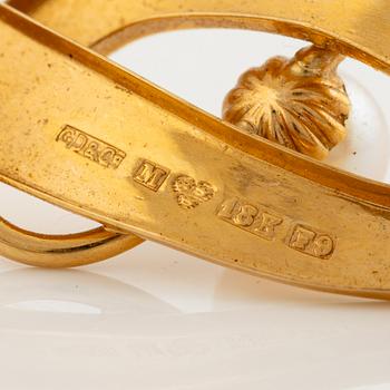 Brooch 18K gold with a cultured pearl.