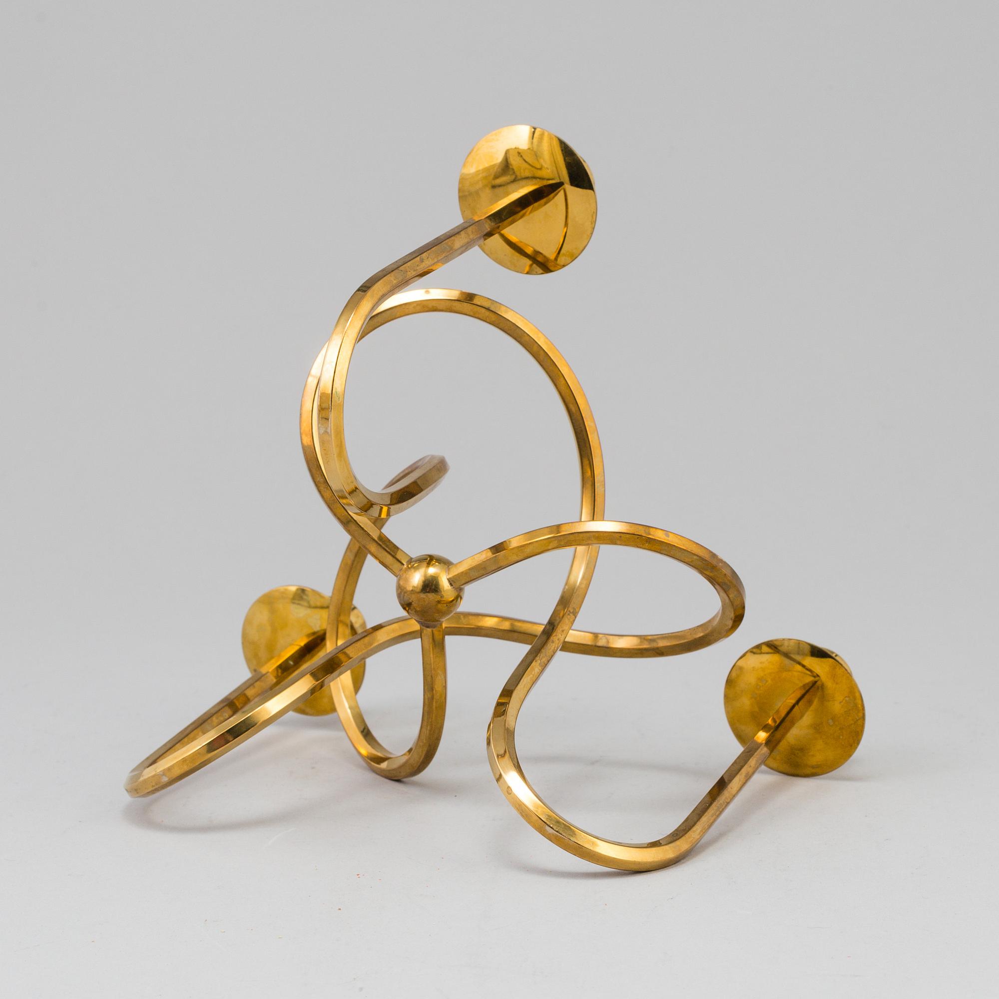 JOSEF FRANK, ljusstake, mässing ”Vänskapsknuten”, Firma Svenskt Tenn, 1900-tal.