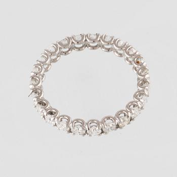 RING, 18K guld med briljantslipade diamanter ca 1.93 ct. Vikt 2,8 gram.