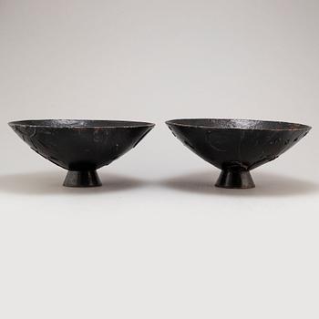 OLOF HULT, trädgårdsurnor, ett par, "Mikrokosmos", Näfveqvarns Bruk.