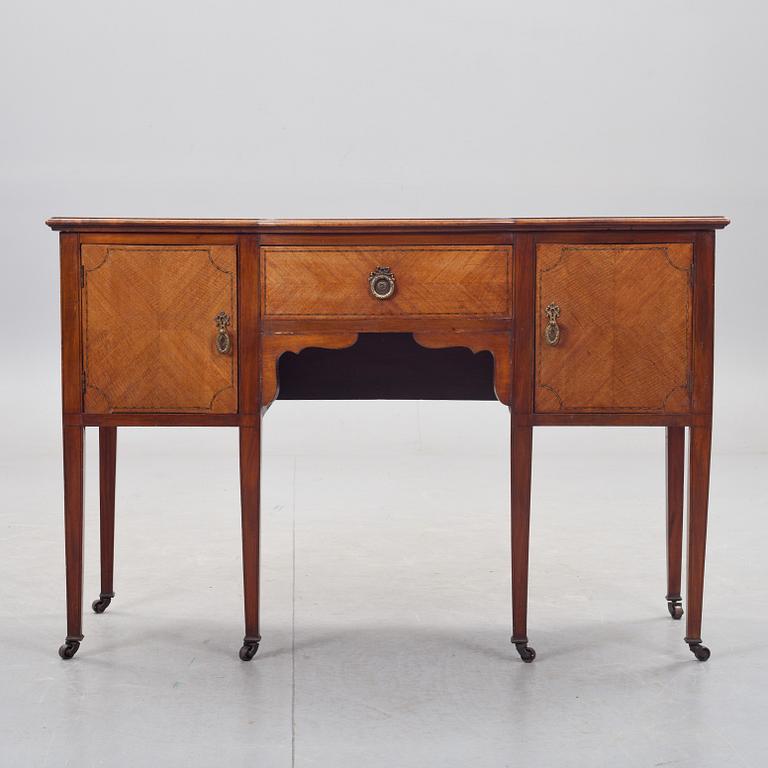 SKRIVBORD/SIDEBOARD, engelsk stil, 1900-tal.