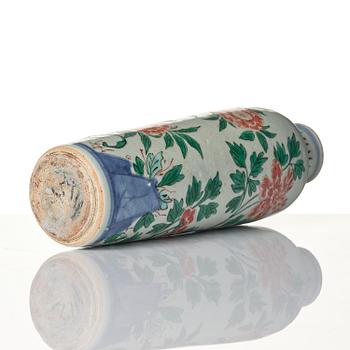 A wucai 'sleeve' vase, Transition, 17th century.