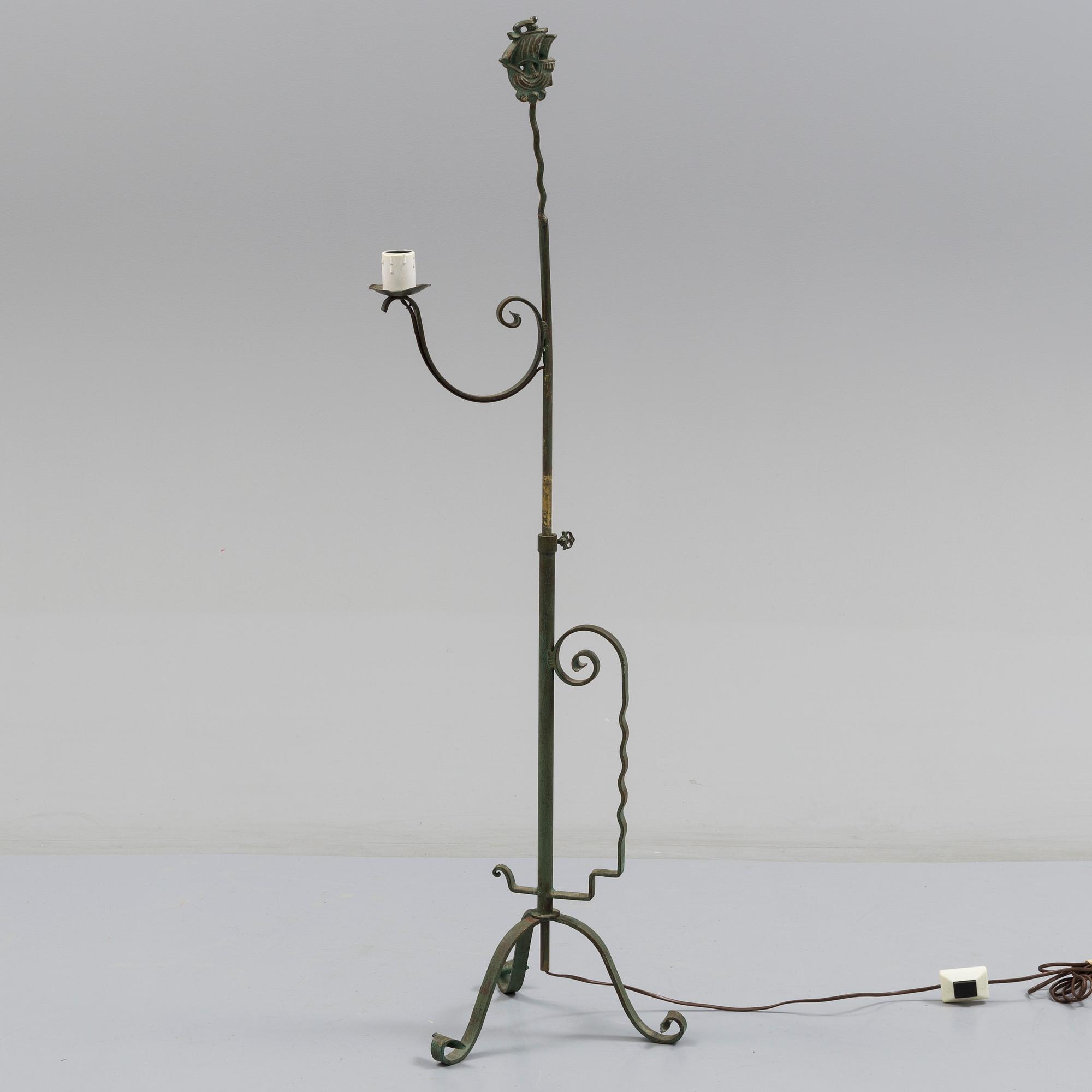 A mid 20th century floor lamp.
