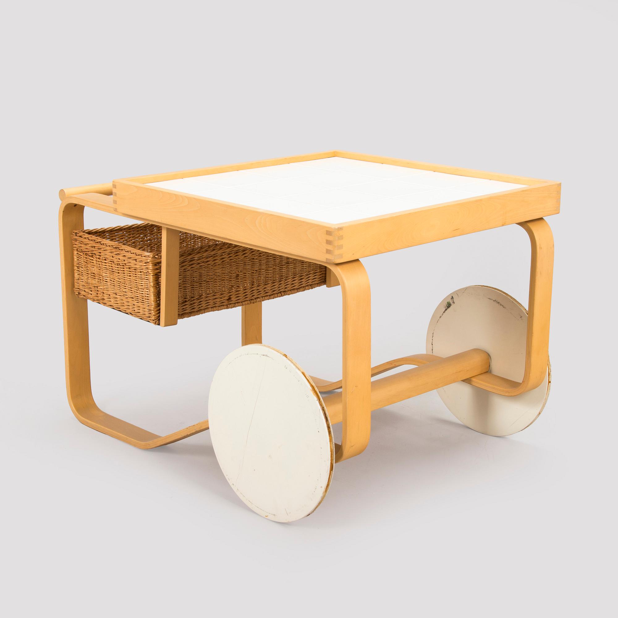 Alvar Aalto, tarjoiluvaunu, malli 900, Artek 1900-luvun lopulta.