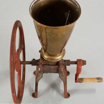 A coffee grinder from Kockums Jernverk, Gothenburg, from around year 1900.