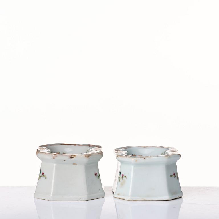 A pair of famille rose armorial salts, Qing dynasty, Qianlong (1736-95).