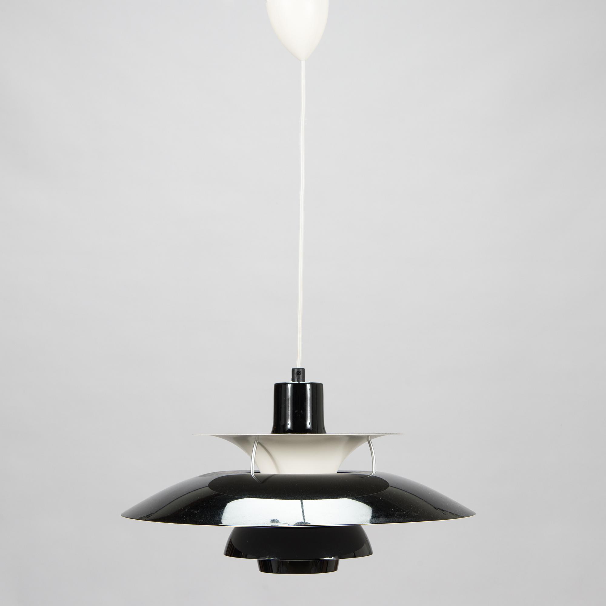 Poul Henningsen,kattovalaisin, malli PH 5, Lous Poulsen 2000-luku.