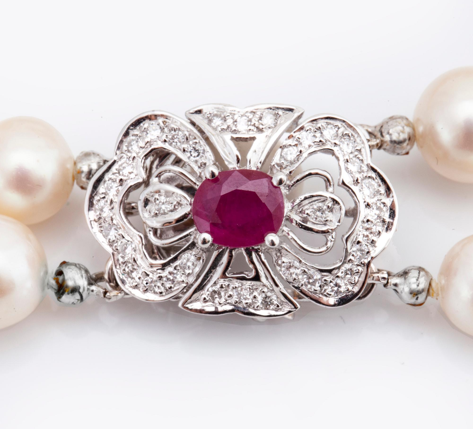 PEARL BRACELET, cultured freshwater pearls approx 7-7,5 mm, clasp 18K whitegold 1 ruby and brilliant-cut diamonds.