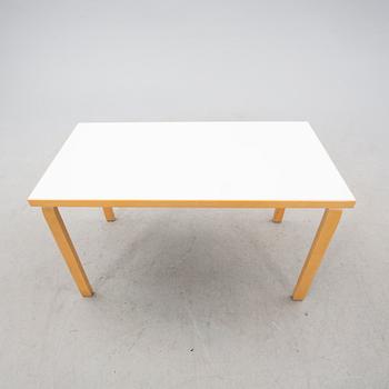 Alvar Aalto, bord, modell 80a, Artek, 2000-tal.