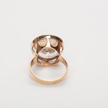 RING, 14K guld, syntetisk spinell. Aatto Elis Korhonen, Helsinki 1963.