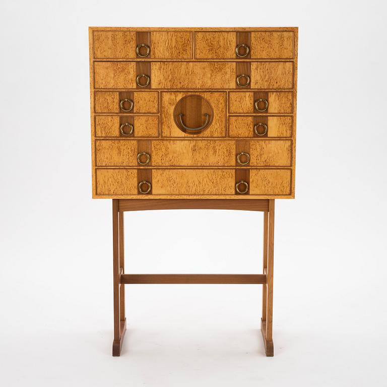 Josef Frank, a model 2215 cabinet, Firma Svenskt Tenn, post 1985.