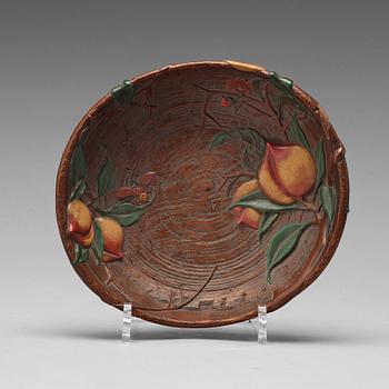 564. A Japanese wood and lacquer bowl, signed 一國齋鯉城, 19th Century.