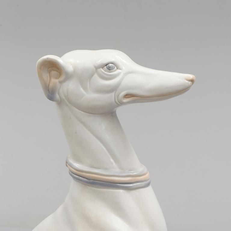 A porcelain sculpture, 20th century.