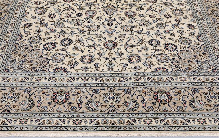 A Keshan carpet, approx. 355 x 250 cm.