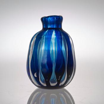An Edvin Öhrström ariel glass vase, Orrefors 1954.
