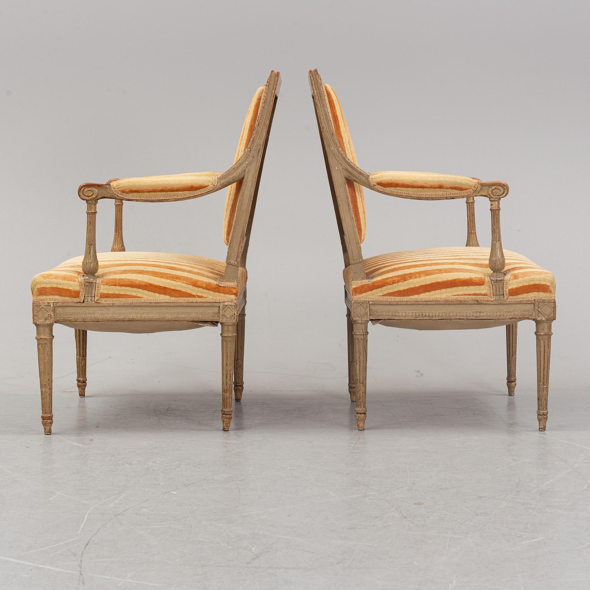 Karmstolar, ett par, Directoire-stil, omkring år 1900.