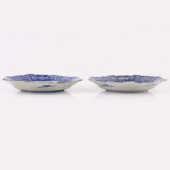 A pair of Japanese porcelain dishes, 20th Century.